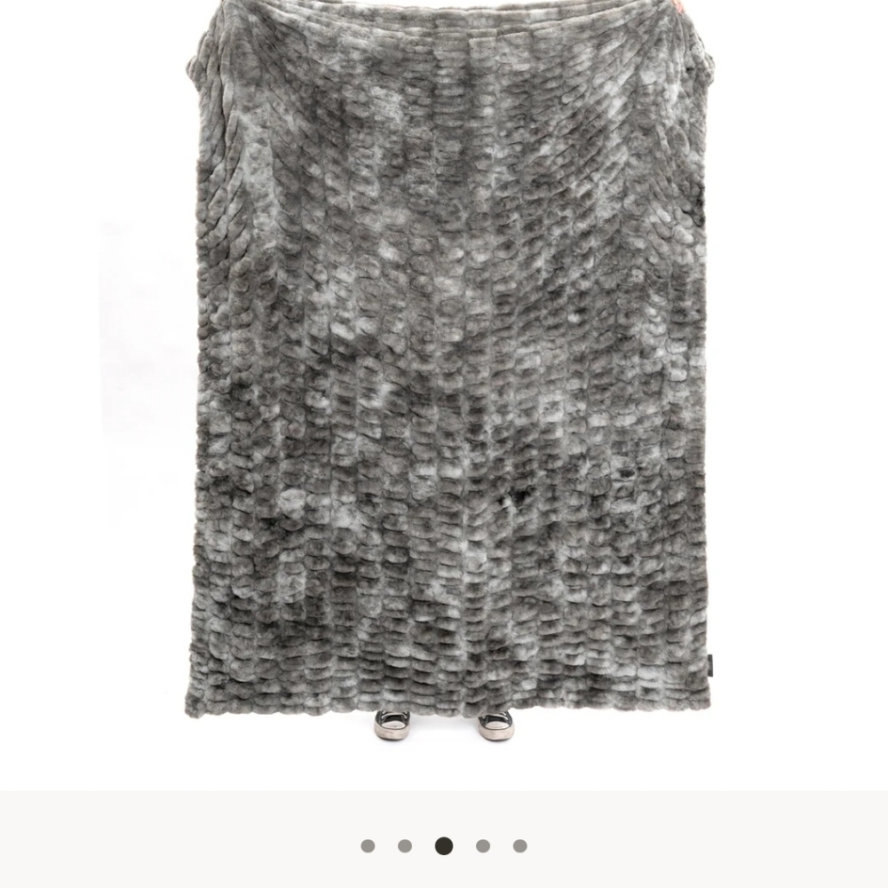 LOLA Smokey Skies Medium Blanket 50x60 - Picture 4 of 6